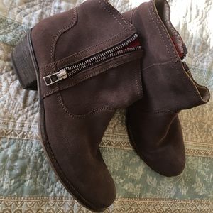 Steve Madden Leonn Taupe Red Suede Ankle Boots